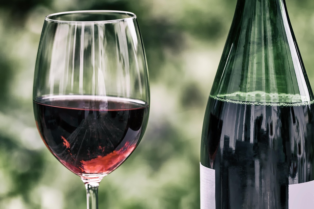 Route des vins en Bourgogne : caves et dégustations incontournables découvrez la route des vins de bourgogne : un voyage au cœur des vignobles prestigieux, dégustations authentiques et panoramas exceptionnels.