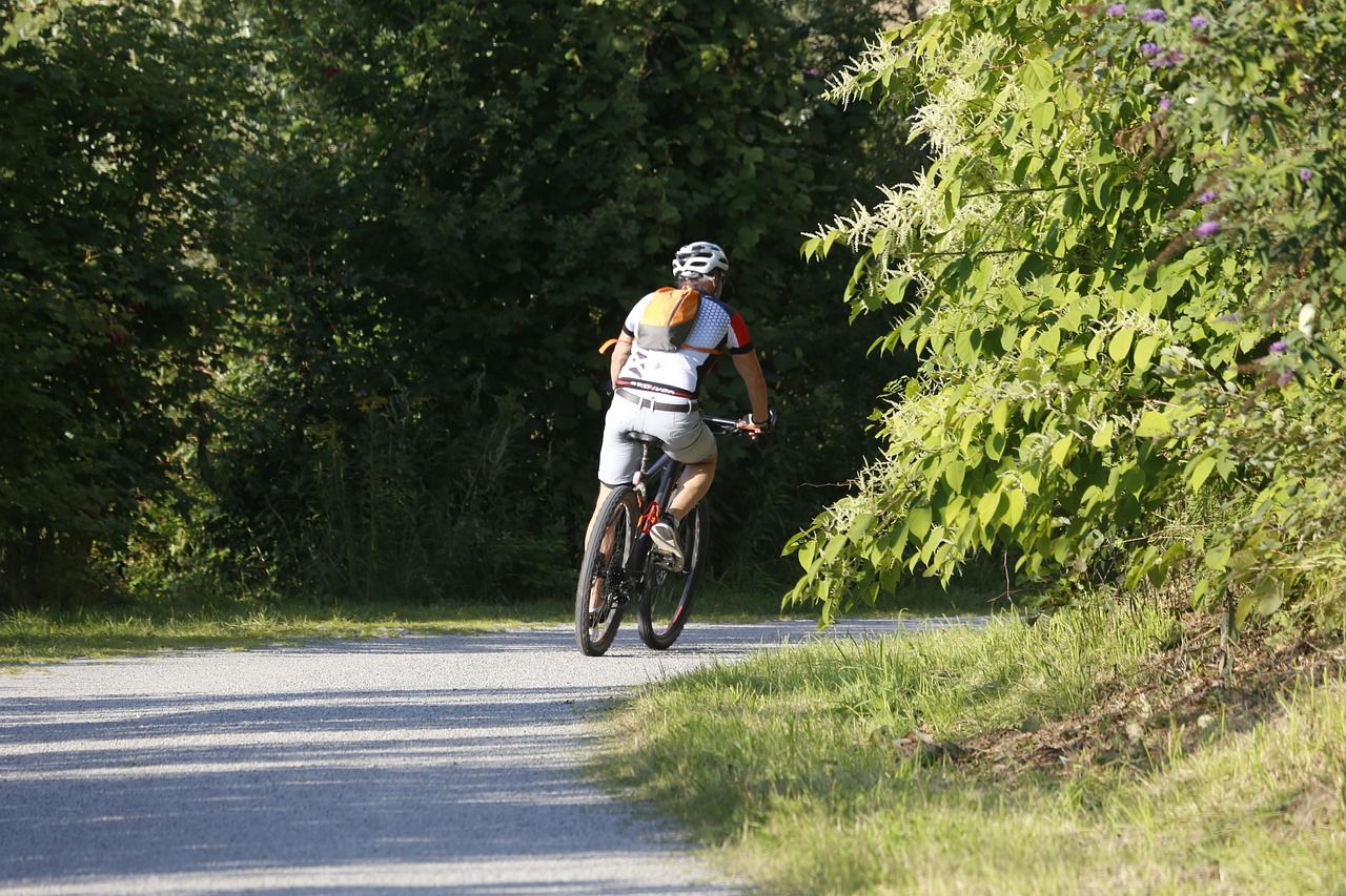 découvrez les meilleures excursions cyclistes en europe : itinéraires pittoresques, conseils pratiques et aventures inoubliables pour tous les niveaux de cyclistes.