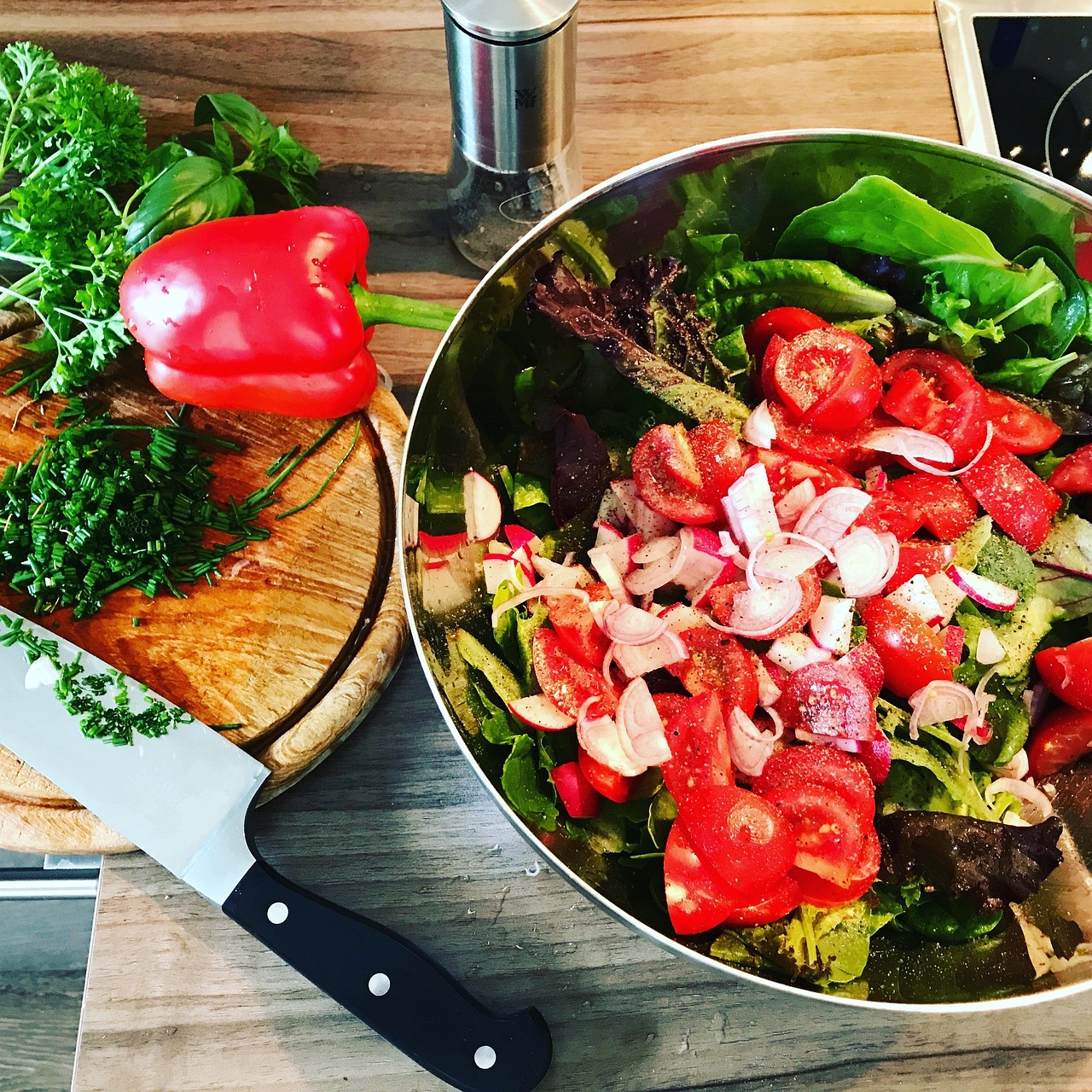 Cours de cuisine en voyage : apprendre tout en découvrant participez à un atelier de cuisine convivial pour apprendre de délicieuses recettes, perfectionner vos techniques culinaires et partager un moment gourmand, quel que soit votre niveau.