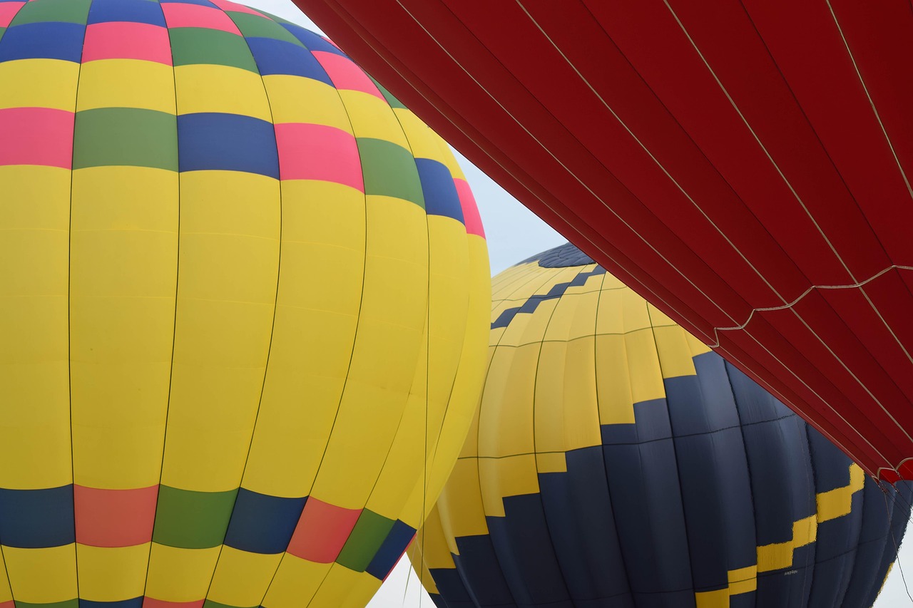 découvrez l'envolée magique du montgolfière, une expérience unique pour explorer le paysage depuis le ciel et vivre des moments inoubliables en toute sérénité.