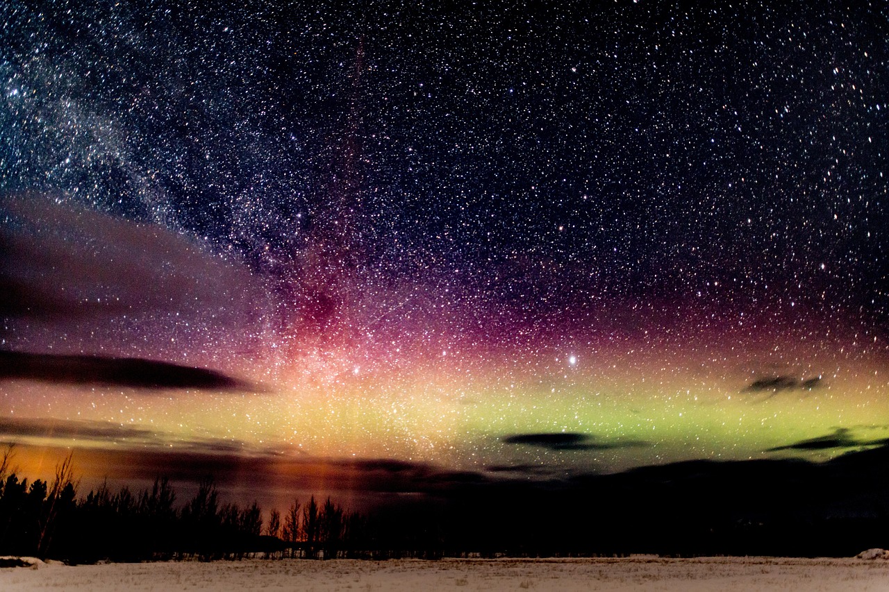Observer les aurores boréales : quand et où partir découvrez la magie des aurores boréales, un spectacle naturel extraordinaire illuminant les cieux nocturnes du grand nord.